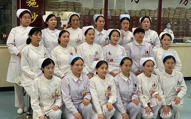 【5.12护士节】半岛平台客服,半岛（中国）举办茶话会白衣天使受表彰(图1)